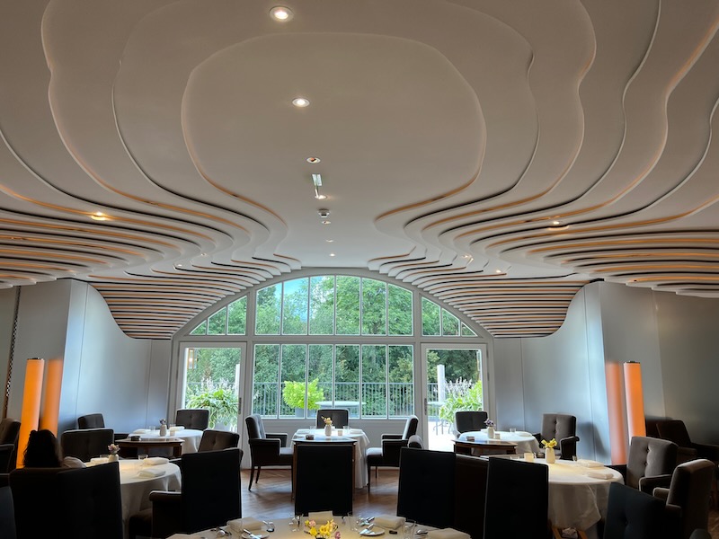 https://lamuseblue.s3.amazonaws.com/wp-content/uploads/2020/07/15153317/Steirereck-restaurant-interior-architecture-1.jpeg